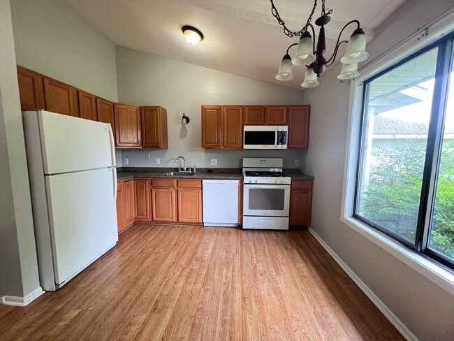 Building Photo - Four Bedroom Large Duplex in Kentwood Scho...