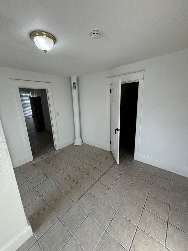 Building Photo - Spacious 6-Bedroom Home with Modern Update...