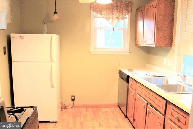 Building Photo - 411 W High St