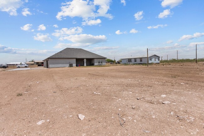 Building Photo - 12029 W Palomino Dr