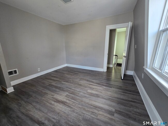 Building Photo - 106 Hanover St