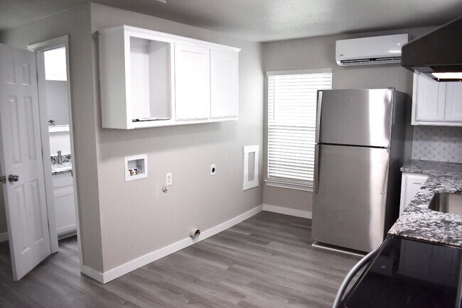 Building Photo - "Beautifully Updated Open-Concept Studio with Modern Finishes!"