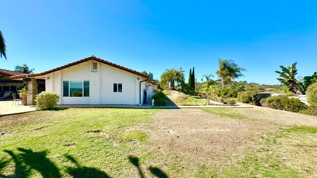 Building Photo - Lovely semi-attached, Single-Story Guest H...