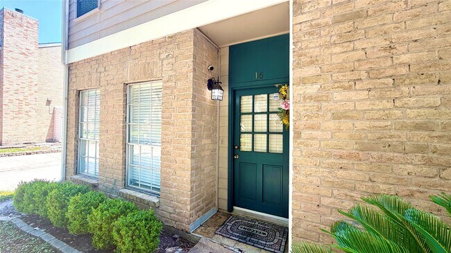 Building Photo - 11710 Southlake Dr