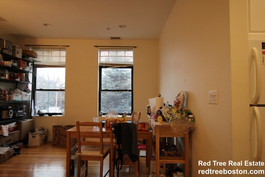 Building Photo - 1801 Beacon St