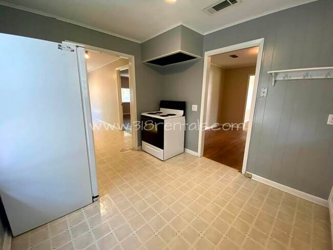 Building Photo - 357 Fontaine St