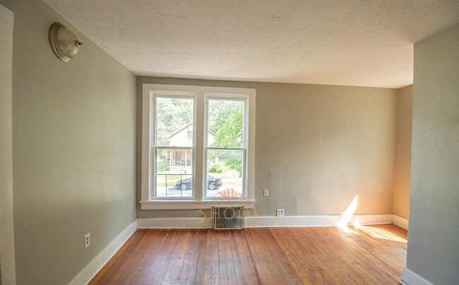 Building Photo - 822 N 7th St
