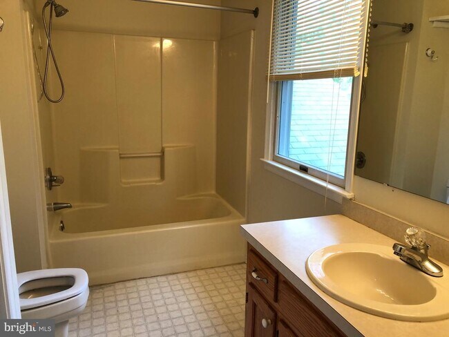Building Photo - 21113 Arbor Ct