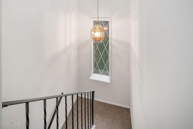 Building Photo - 4 Sugarbush Rd