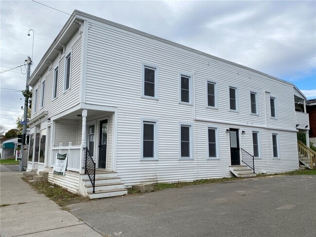 Primary Photo - 470 W 2nd St