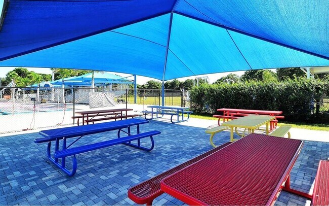 Building Photo - 4140 Central Sarasota Pkwy