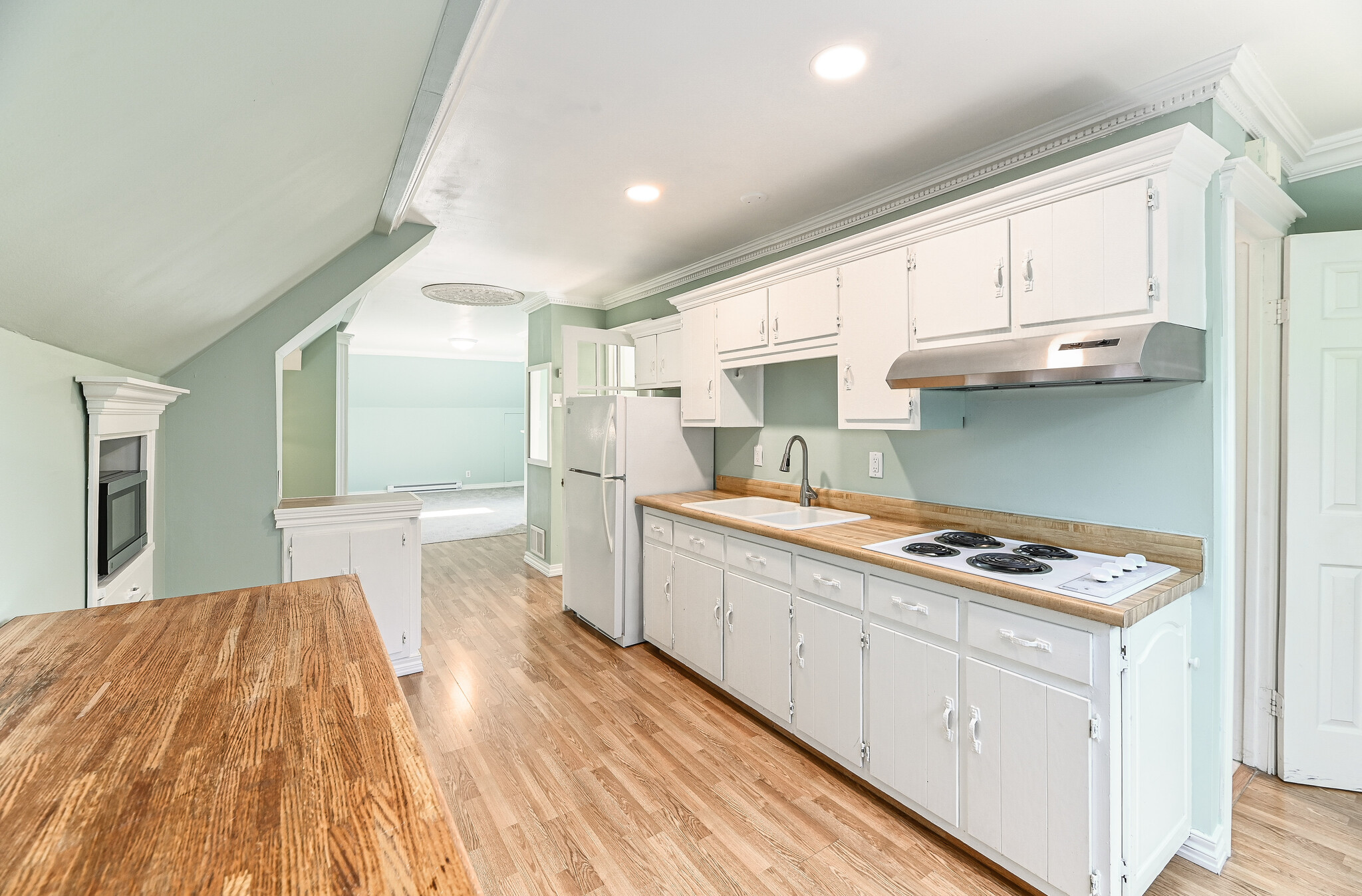 3rd Floor Kitchen02 - 1821 E Olive St