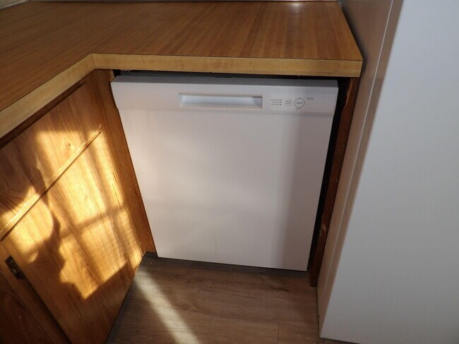 Building Photo - 114 Potomac Ct