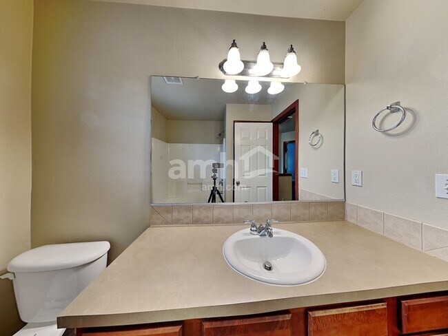 Building Photo - 1115 SE Rollins Ave