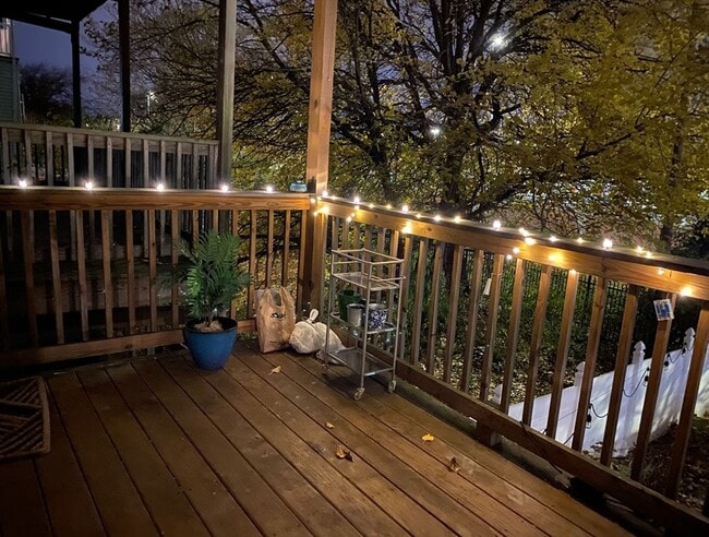 Building Photo - 306 Maverick St