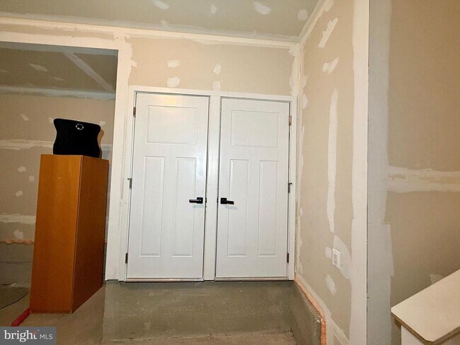 Building Photo - 4812 Crest View Dr