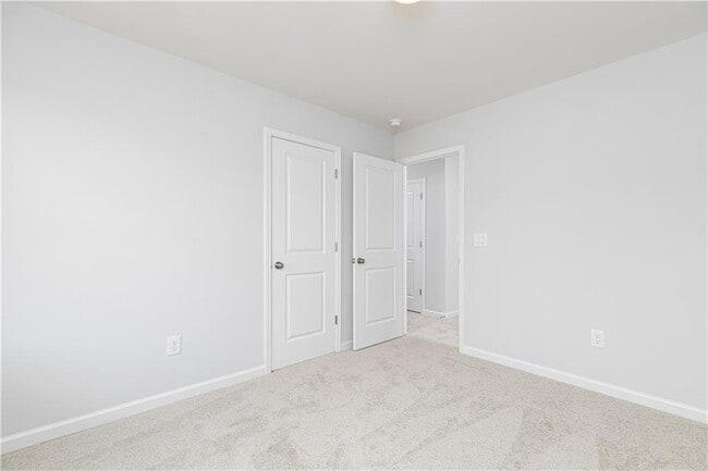 Building Photo - 3069 Cambridge Ml St