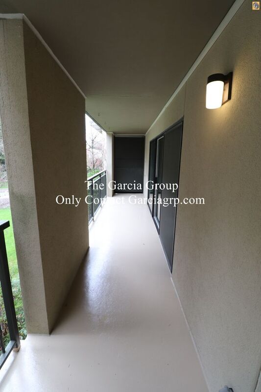 Building Photo - 2393 SW Park Pl