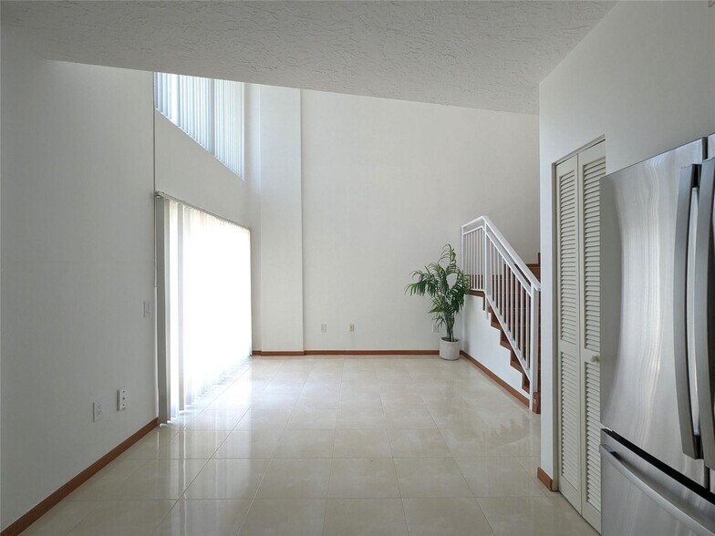 Building Photo - 1528 Brickell Ave