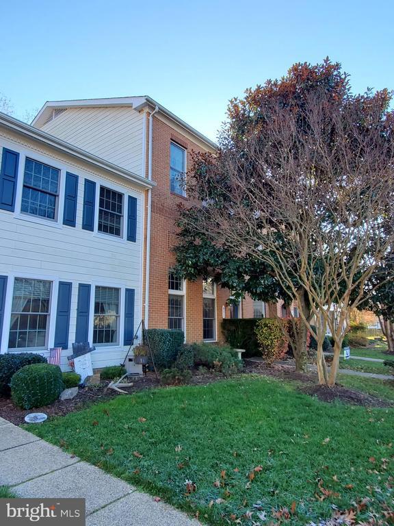 Building Photo - 652 Currant Ct