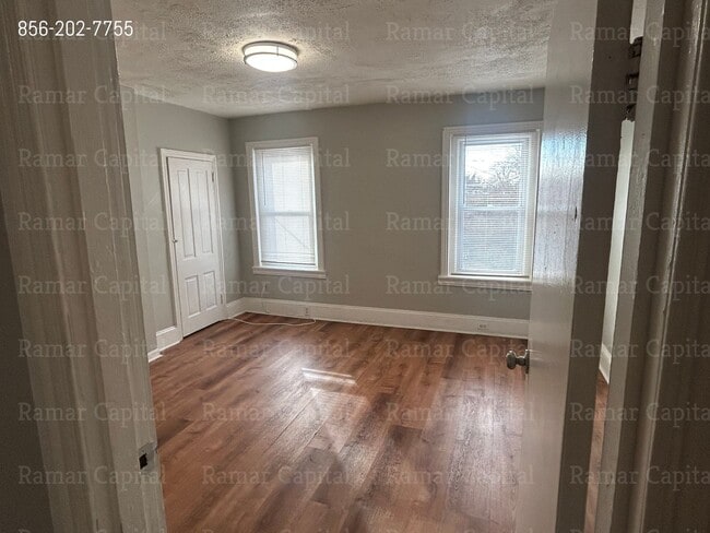 Building Photo - 912 Mt Ephraim Ave