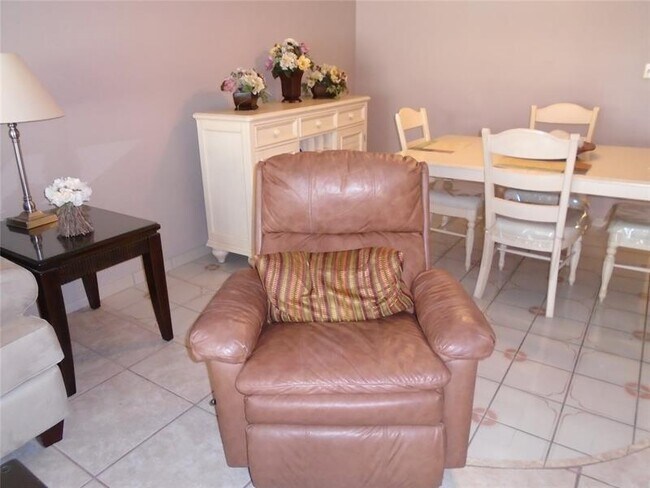 Building Photo - 3165 NE 48th Ct