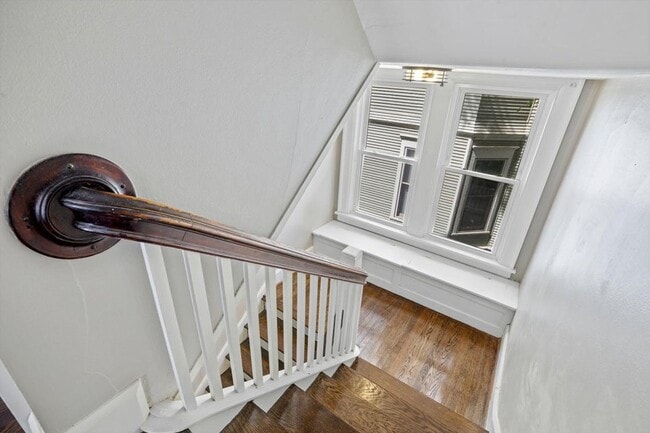 Building Photo - Updated 4 Bedroom Victorian on College Ave