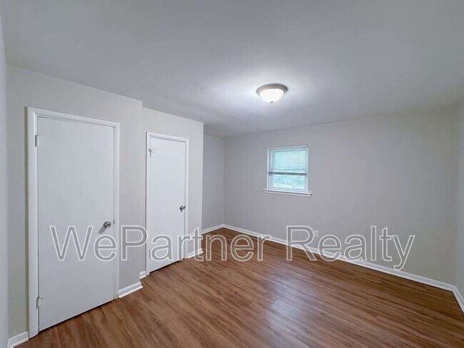 Building Photo - 2223 Shamrock Dr