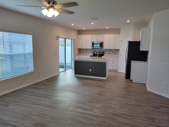 Building Photo - 3935 Fescue St