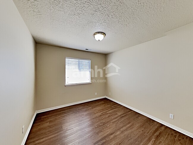Building Photo - 129 W Southwell St