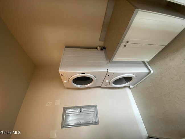 Building Photo - 2 West Ave