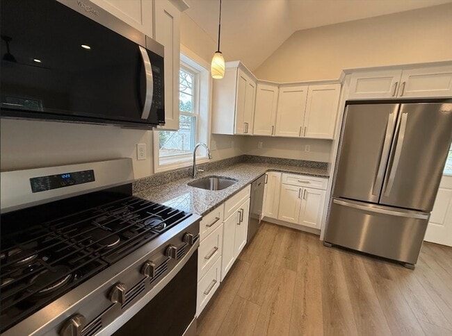 Building Photo - 265 Dunstable Rd