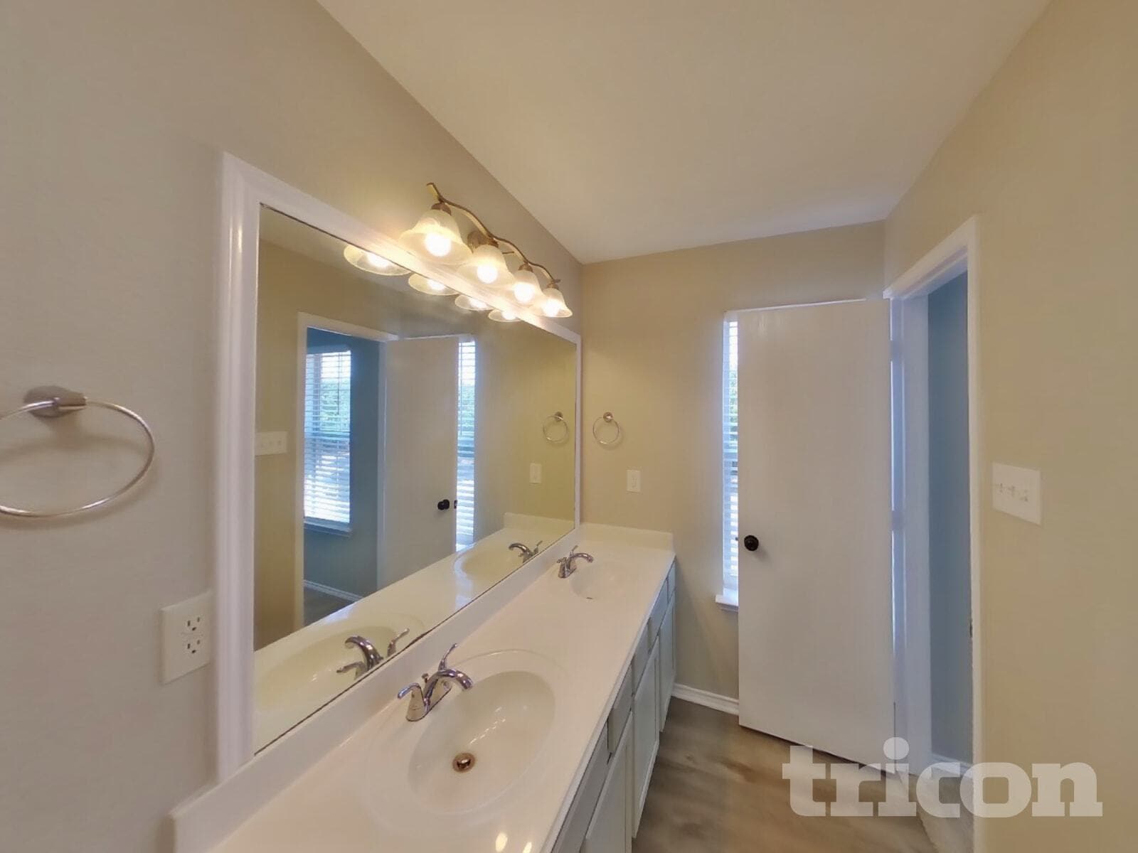 Building Photo - 1441 Pine Ln