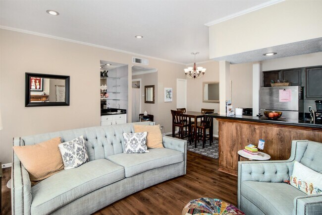 Building Photo - 728 Bering Dr