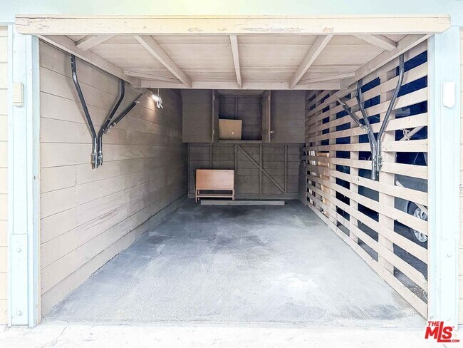 Building Photo - 5243 Village Green