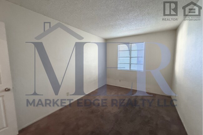 Building Photo - 2Bed/1.5Bath Ground Floor Townhouse at Glendale Ave/27th Ave! Ready for Immediate Move-In! -- GAR...