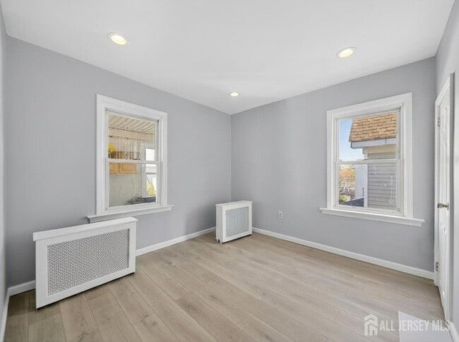 Building Photo - 125 Lowell St