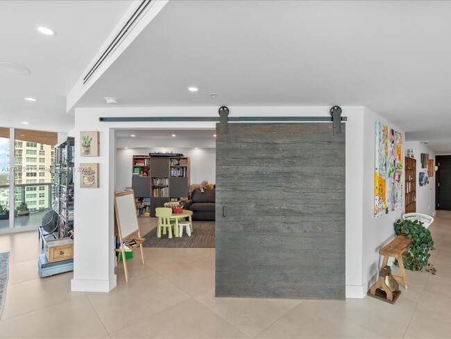 Building Photo - 3370 Hidden Bay Dr