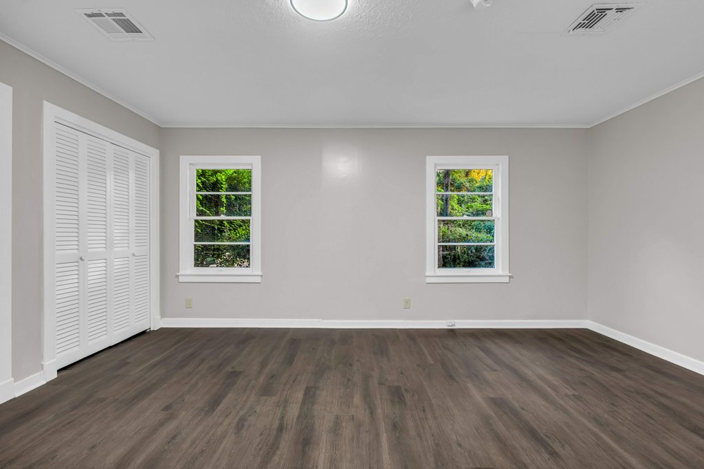 Building Photo - 706 Park Cir