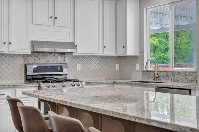 Building Photo - 4360 Great Falls Loop