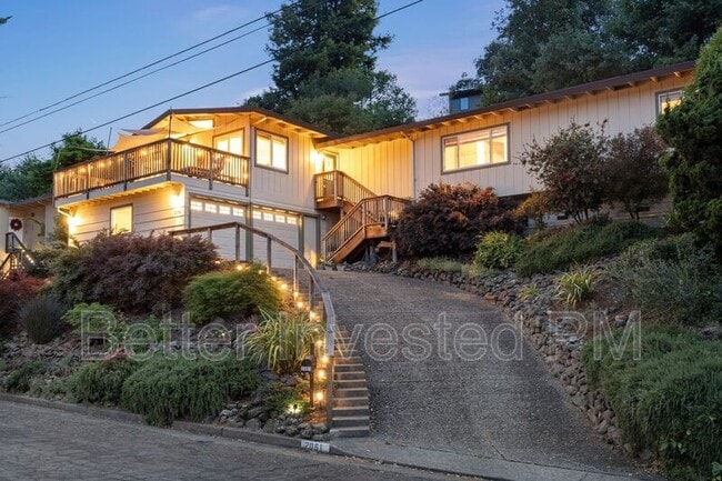 Building Photo - 2061 Woodside Dr
