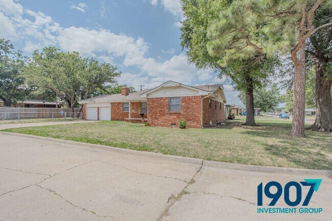 Building Photo - 1101 SW 72nd St