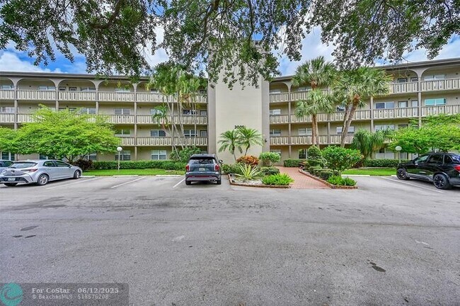 Building Photo - 3005 Portofino Isle