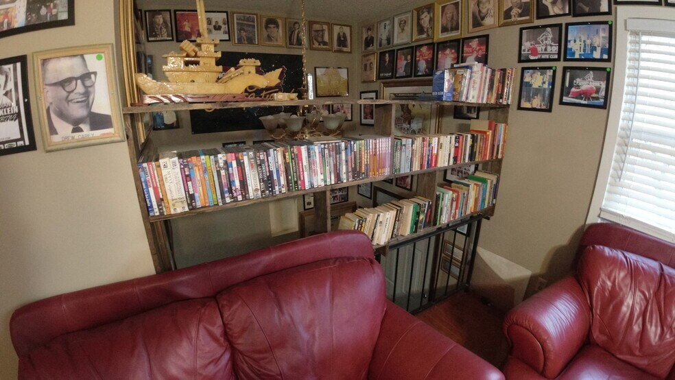 Building Photo - 1725 Pinebrook Dr