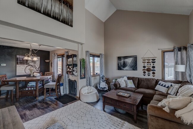 Building Photo - 4025 Wild Flower Dr