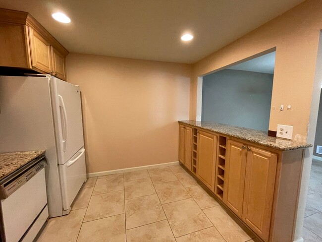 Building Photo - Comfortable Raleigh Park Plaza Condo with ...
