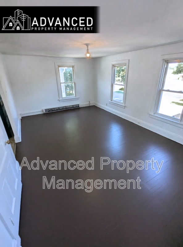 Building Photo - 1644 Charles St