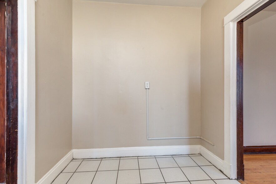 Building Photo - 4989 Arsenal St