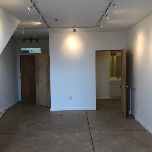 Building Photo - 703 Camino de la Familia