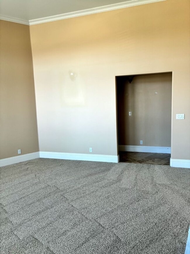 Building Photo - Coastal Living Awaits